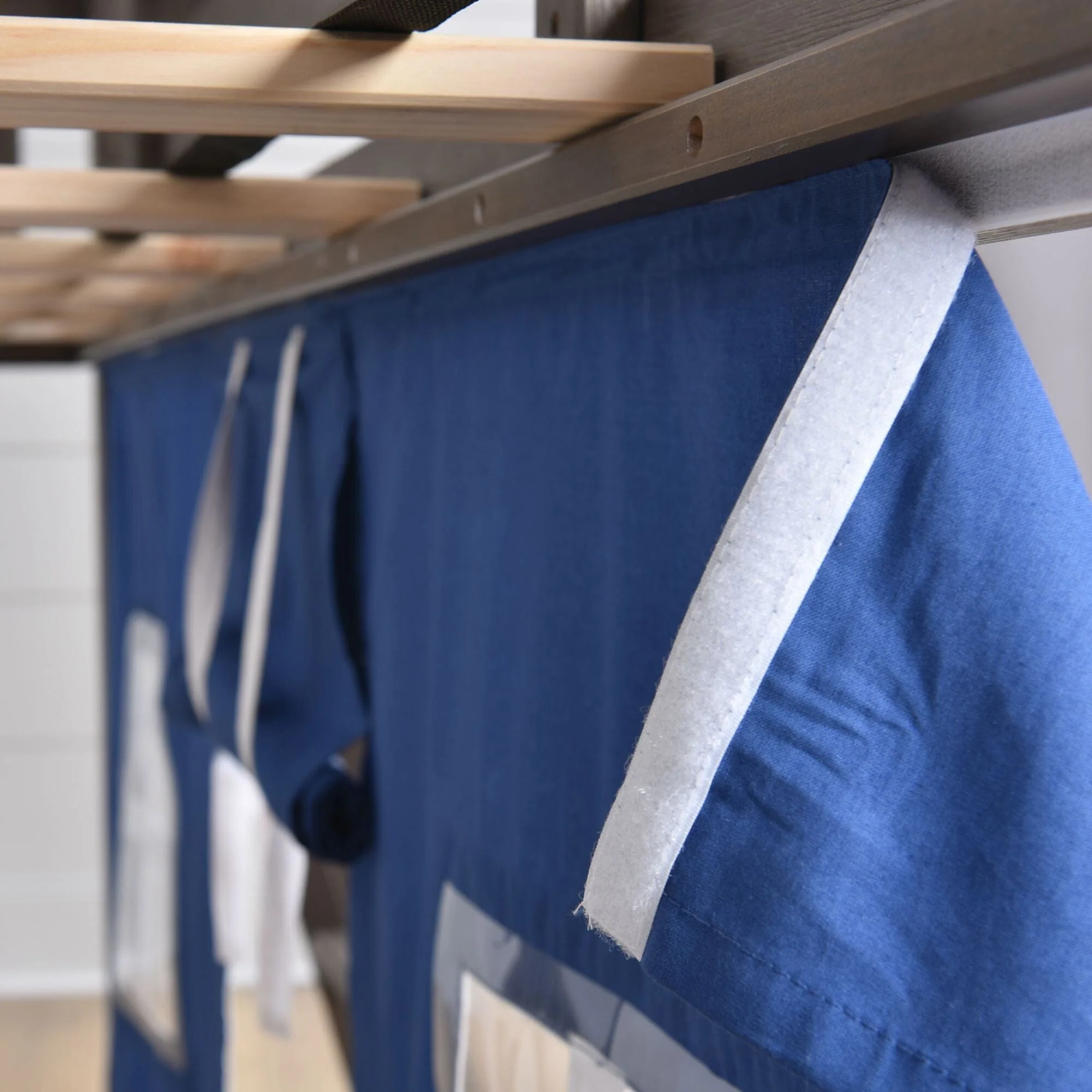 Cotton Underbed Curtain with Square Windows - Image 10